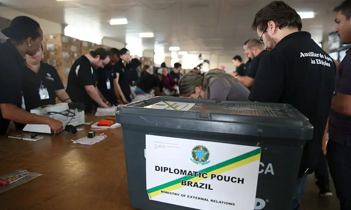 Eleições 2026: quase 919 mil brasileiros no exterior estão aptos a votar