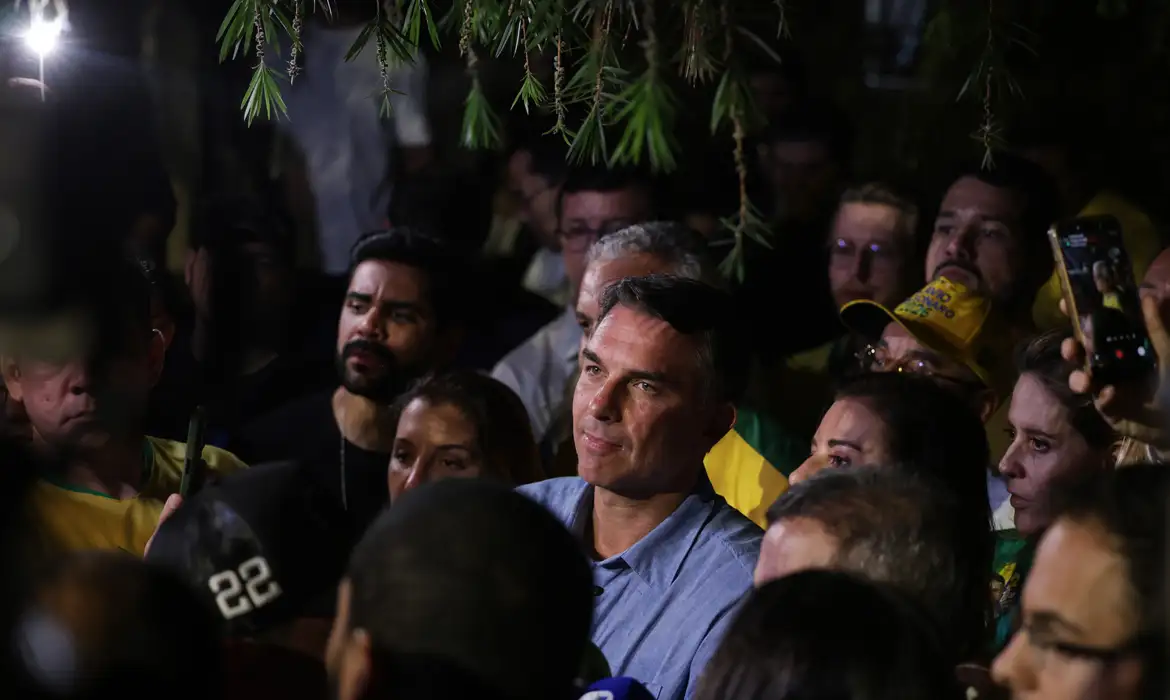 Flávio Bolsonaro condiciona abertura de sigilos e amplia cobrança por transparência no governo Lula