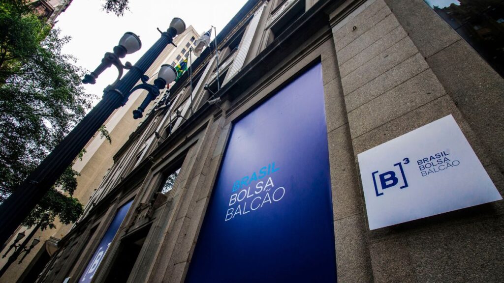 Ibovespa dispara 7,7% após eleição e supera recorde de 2022