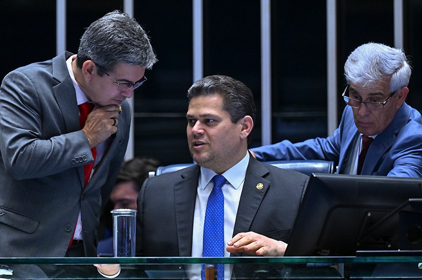 Senado retoma debate sobre PEC que prevê fim da escala 6x1