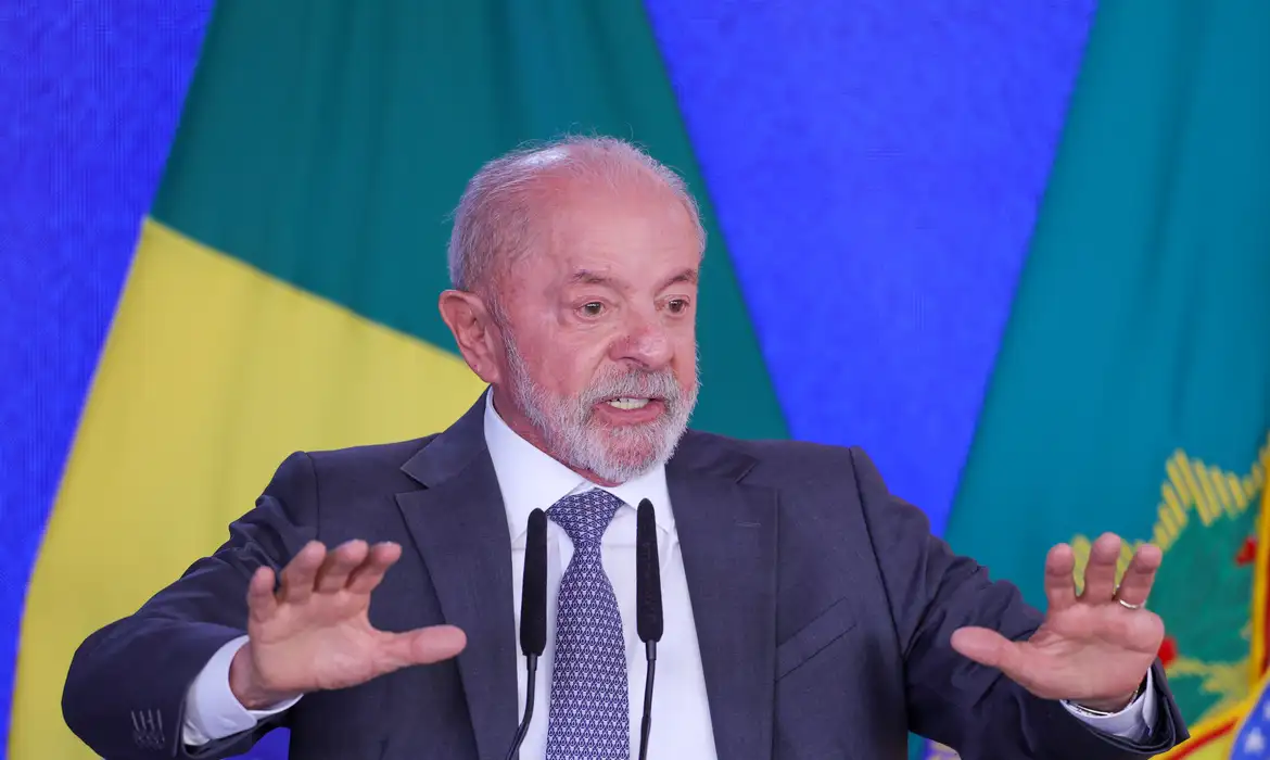 A nove dias da eleição, Lula se aproxima de proposta de Flávio Bolsonaro e passa a defender redução da maioridade penal