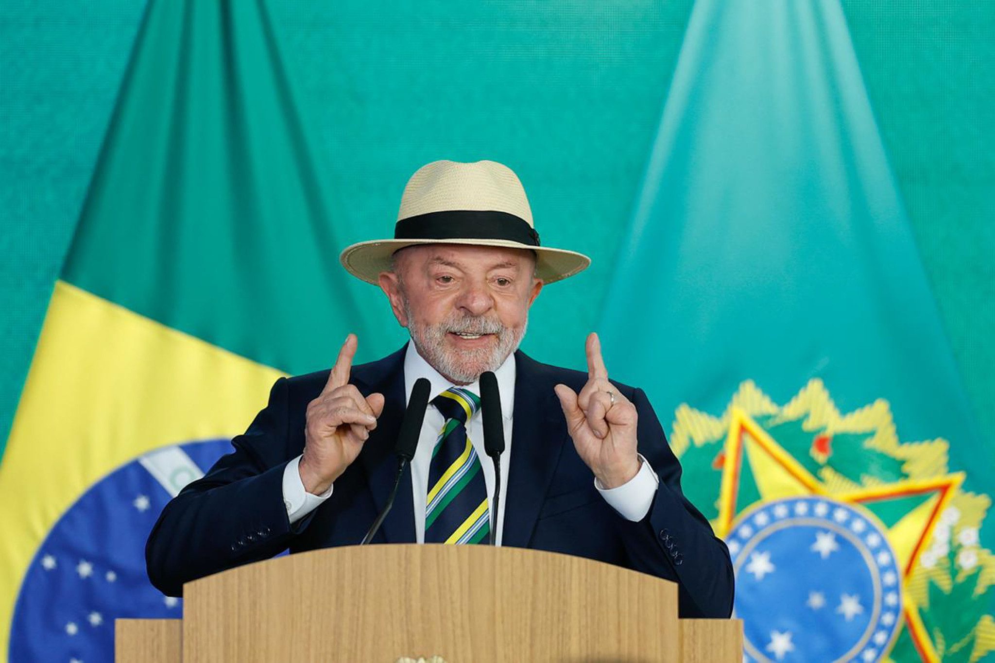 Mesmo com dívida pública recorde, Lula propõe tarifa zero e enfrenta críticas por populismo eleitoral