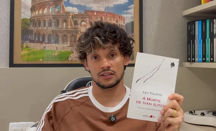 Gustavo Scarpa transforma paixão por livros em fenômeno além do futebol