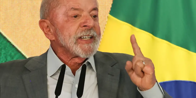 Lula aceita exigências de Flávio Bolsonaro e coloca transparência sob pressão antes da eleição