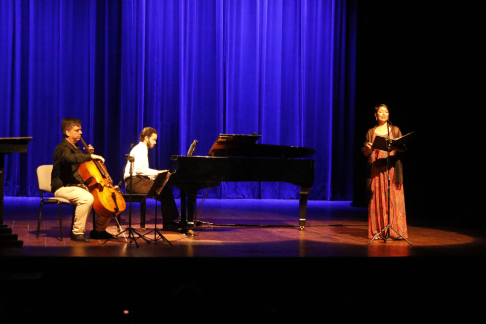 Sob a batuta de um trio de artistas talentosos, foram interpretadas obras de renomados compositores, tanto brasileiros quanto estrangeiros - Foto: Carmem Felix.