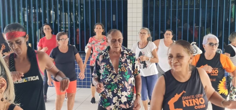 Aulas de Mix da Secretaria Municipal de Cultura fazem sucesso com o professor Nino. Fotografia de: Ney Douglas.