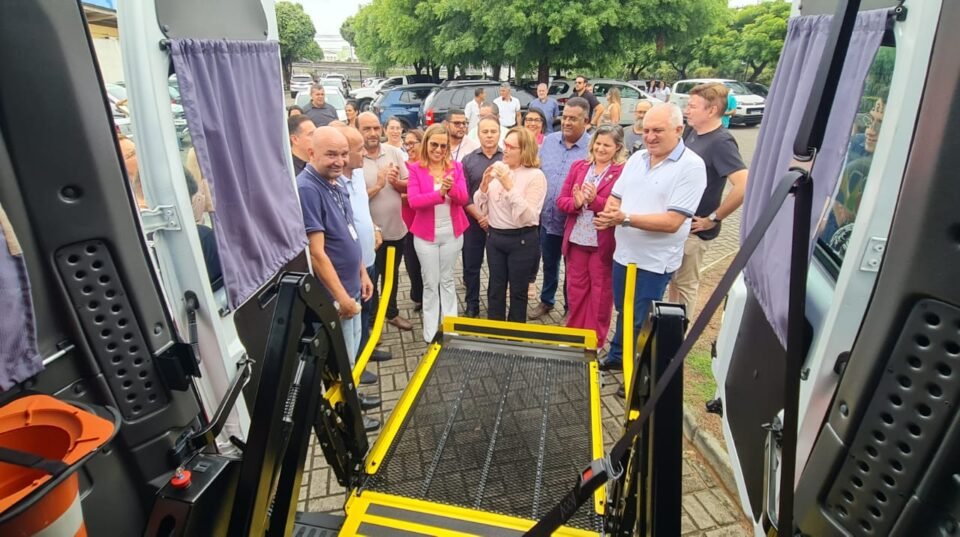 Parnamirim recebe veículos adaptados para a Secretaria de Assistência Social. Fotografia de: Ney Douglas.
