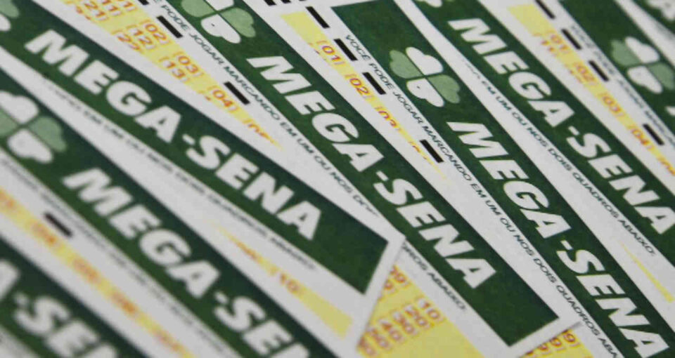 Mega-sena acumula novamente e prêmio pode chegar a R$ 205 milhões. Mega-Sena: Prêmio para o próximo sorteio, que acontece na próxima terça-feira (5), acumulou em R$ 205 milhões (Imagem: Ag. Brasil/Marcello Casal Jr.).