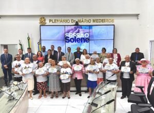 Câmara de Parnamirim homenageia idosos em Sessão Solene