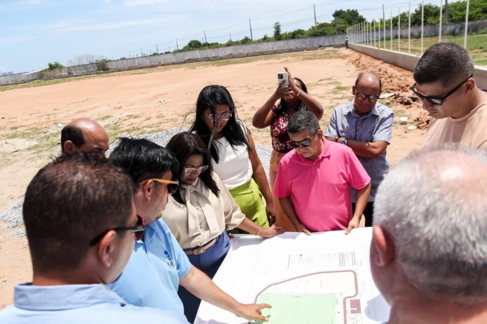 Prefeita Nilda Cruz visita obras do Complexo Esportivo no Campo de Liberdade