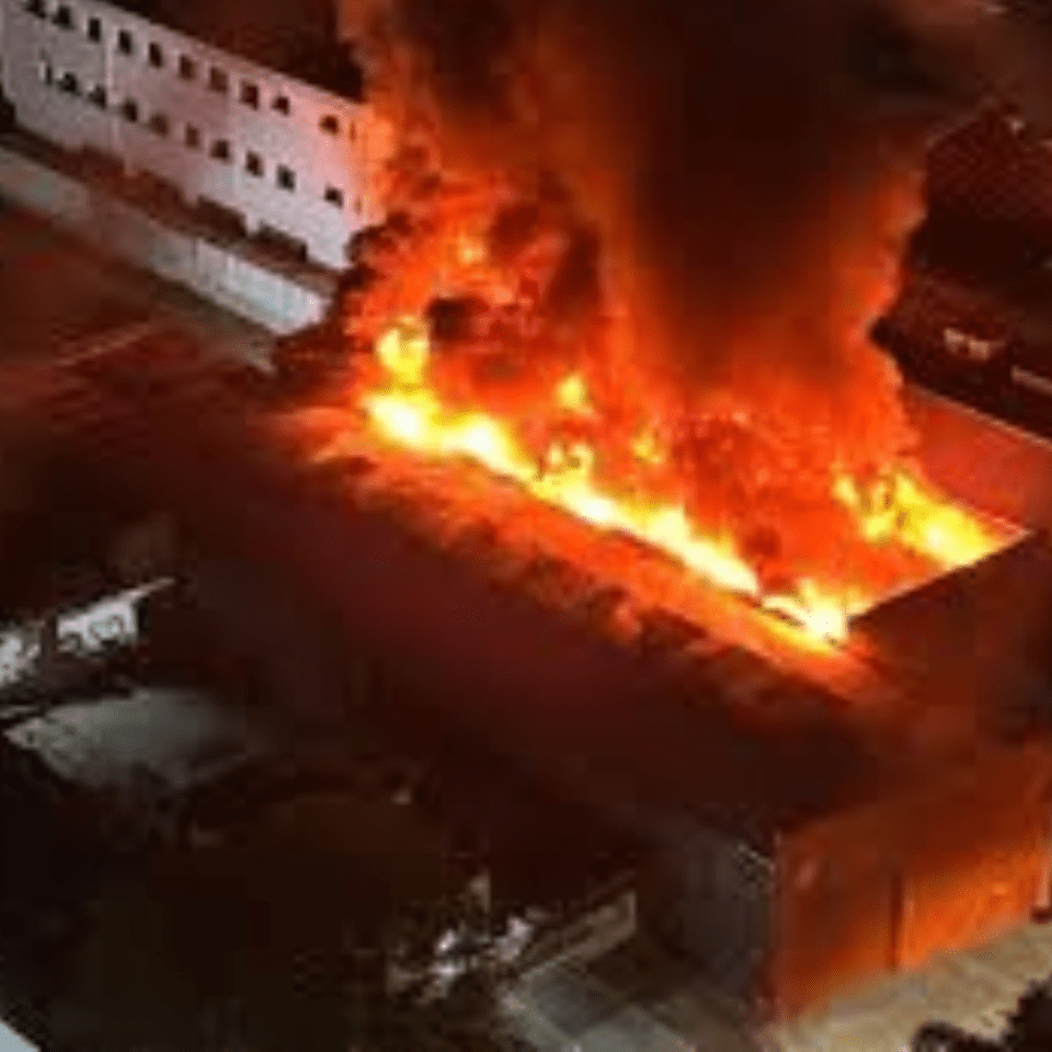 Incêndio em Fábrica de Fantasias em São Paulo Deixa Feridos e Gera Pânico