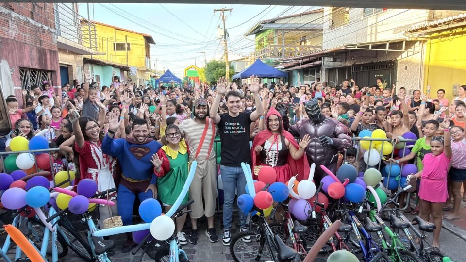 PRESIDENTE DA CÂMARA DR. CÉSAR MAIA REÚNE MAIS DE DUAS MIL CRIANÇAS NA 5ª EDIÇÃO DO DIA DAS CRIANÇAS DA RUA NOVA