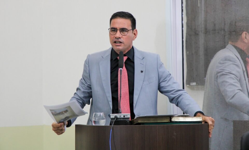 Vereador Michael Borges denuncia maus tratos no Zoonoses de Parnamirim. Fotografia de: ASCOM/CMP.