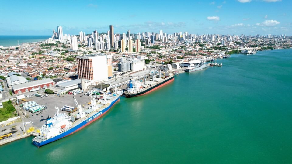 O desempenho reforça a relevância estratégica do Rio Grande do Norte no cenário exportador nordestino - Foto: Sandro Menezes O desempenho reforça a relevância estratégica do Rio Grande do Norte no cenário exportador nordestino - Foto: Sandro Menezes O desempenho reforça a relevância estratégica do Rio Grande do Norte no cenário exportador nordestino - Foto: Sandro Menezes