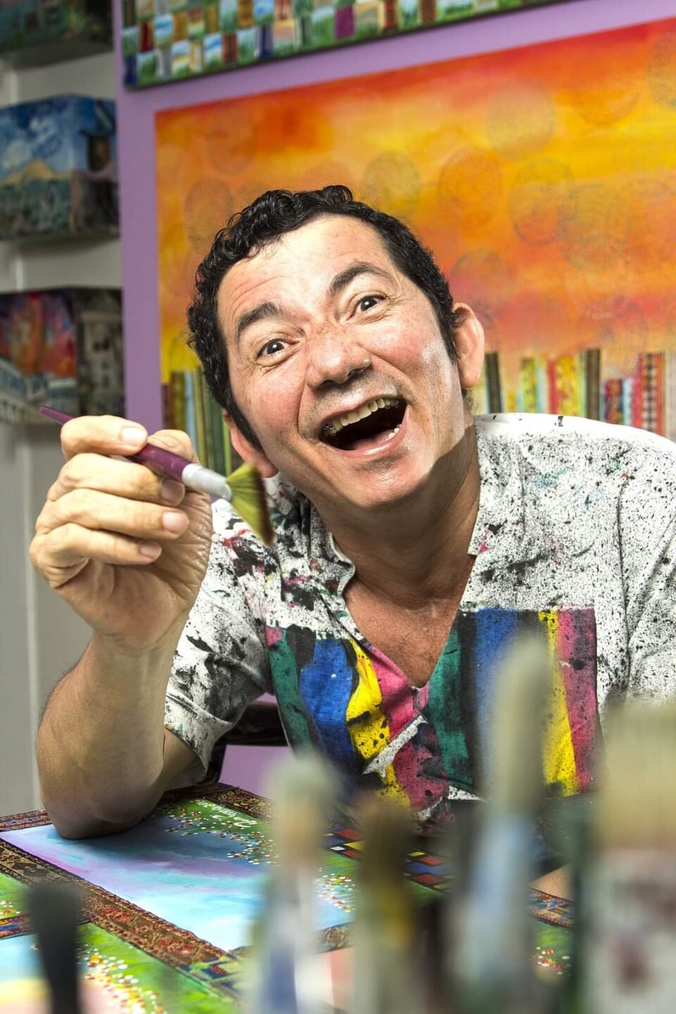 O título da exposição sintetiza essa relação entre palavra e imagem que acompanha o artista - Foto Fábio Cortez - Foto: Foto: Fábio Cortez Divulgação Produção Pedro Pereira. O título da exposição sintetiza essa relação entre palavra e imagem que acompanha o artista - Foto Fábio Cortez - Foto: Foto: Fábio Cortez Divulgação Produção Pedro Pereira. O título da exposição sintetiza essa relação entre palavra e imagem que acompanha o artista - Foto: Foto: Fábio Cortez Divulgação Produção Pedro Pereira. Cata flor (2013) exposição Unir Verso às Cores - - Foto: Divulgação: Produção Pedro Pereira Bolas aos ventos (2000) exposição Unir Verso às Cores - Foto: Divulgação - Produção Pedro Pereira. Beleza agreste (1999) exposição Unir Verso às Cores - Foto: Divulgação Produção Pedro Pereira.
