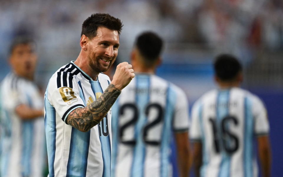 Messi marca três gols na vitória da Argentina sobre a Argélia