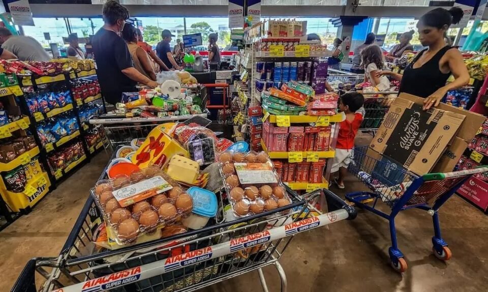 Inflação recua para 0,07% em julho e volta para meta do governo - Foto: Rafa Neddermeyer/Agência Brasil
